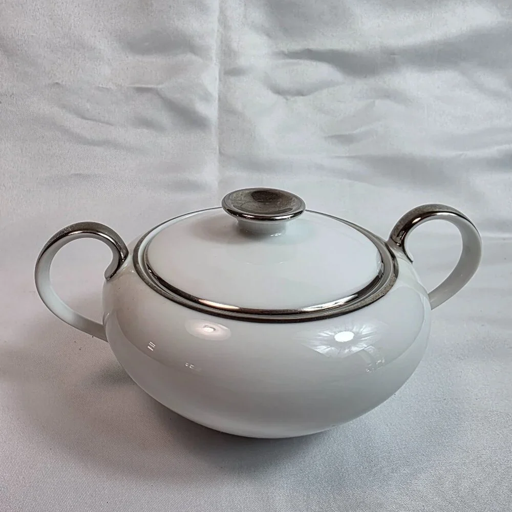 Amcrest Meito Wedding Ring Sugar Bowl & Lid White with Platinum Trim